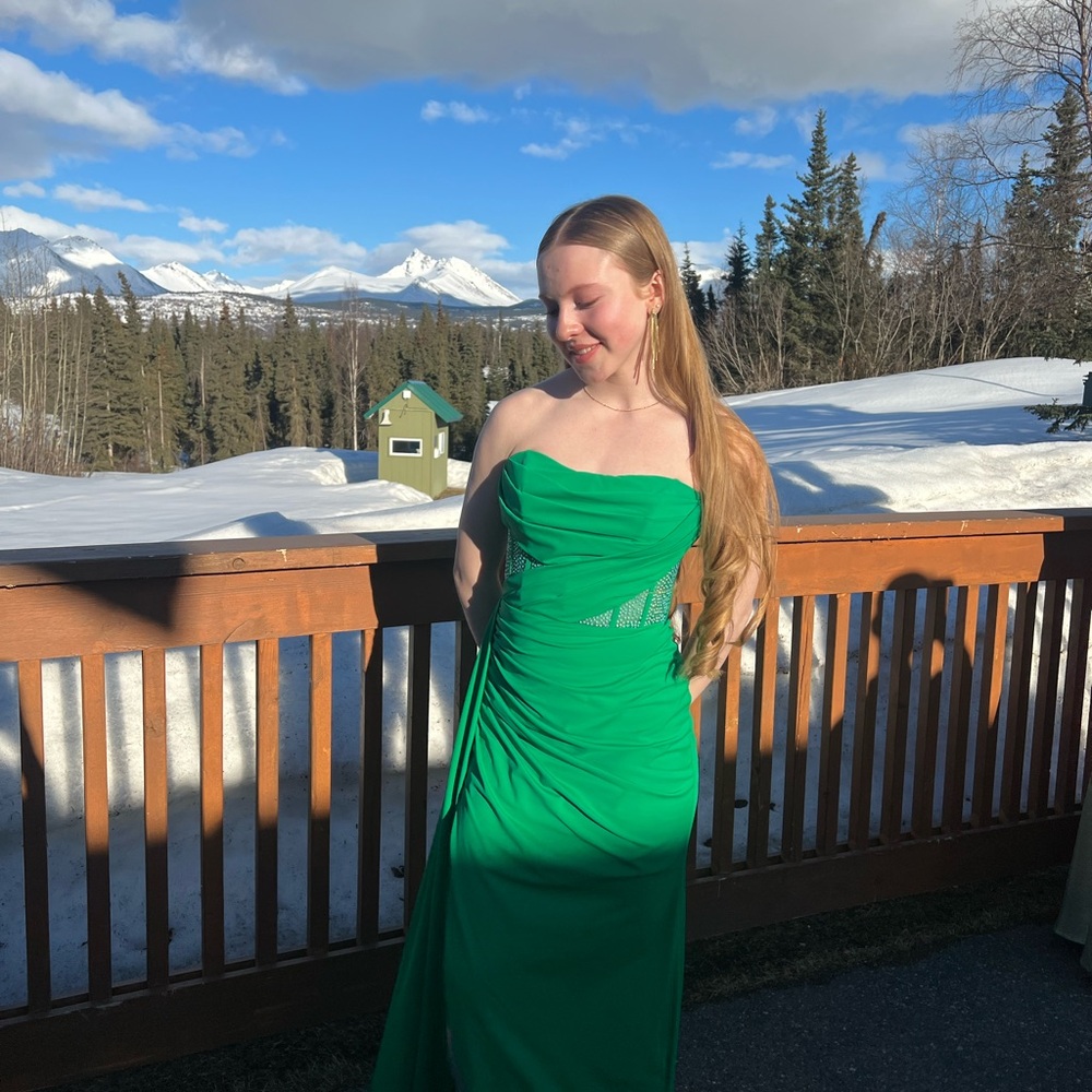 GREEN PROM DRESS - Picture 2 of 2